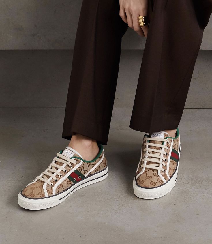 Gucci 1977 Marrom