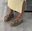 Gucci Sandália Plataforma Monogram Bege