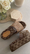 Gucci Sandália Plataforma Monogram Bege